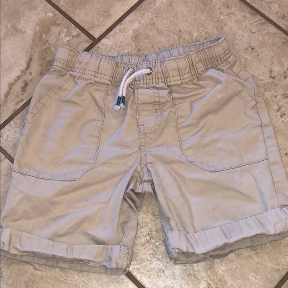 Lightweight pull on shorts